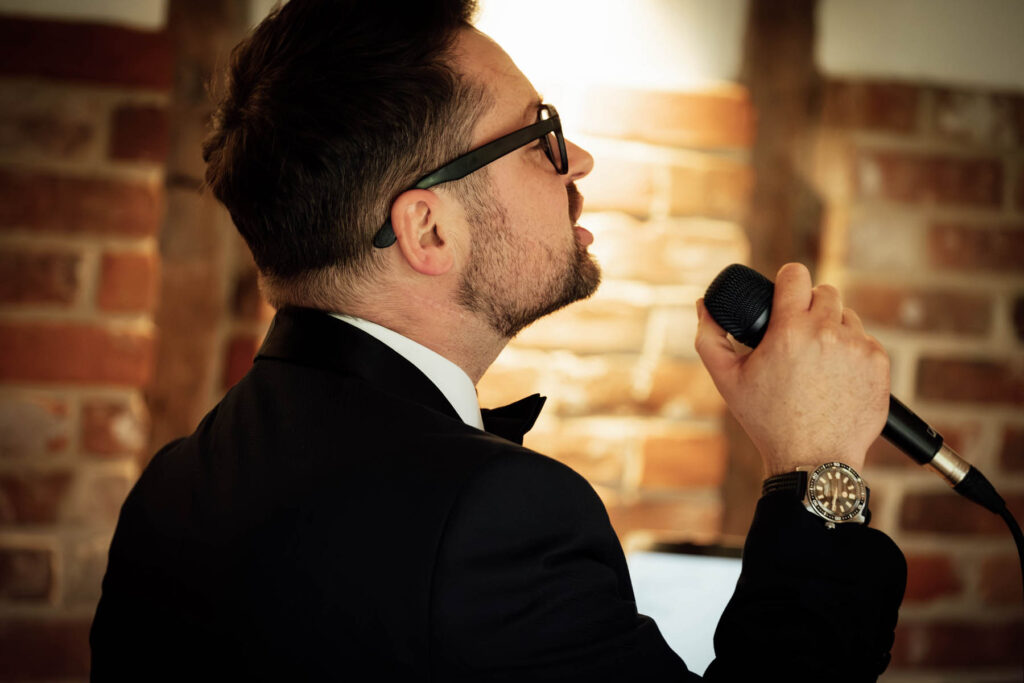 James Barlow Singing at Ivy House Country Hotel – Sussex Wedding Singer - James Barlow - Wedding Singer James Barlow performing live as a wedding singer at Ivy House Country Hotel in Lowestoft, Sussex, during a wedding celebration