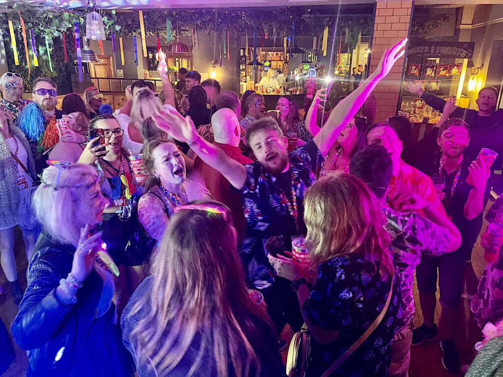 Corporate Summer Party – Snap-on Tools at The Beeswing, Kettering – DJ Entertainment by James Barlow - James Barlow - Wedding Singer Guests dancing at the Snap-on Tools corporate summer party at The Beeswing in Kettering, Northamptonshire, with DJ entertainment by James Barlow